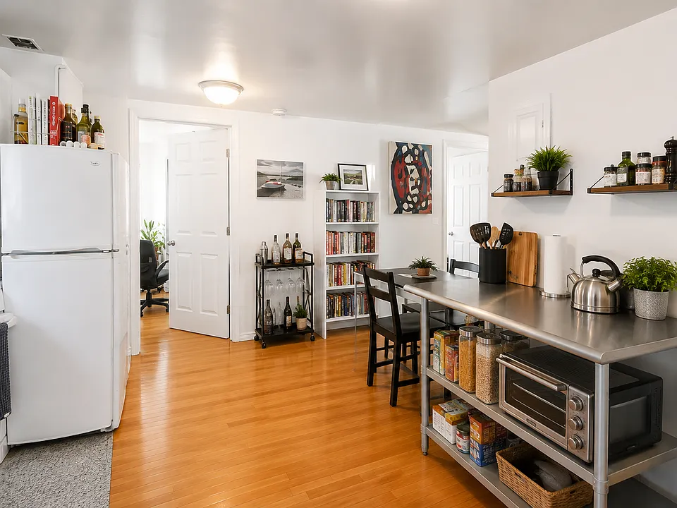 185 Metropolitan Ave #3B