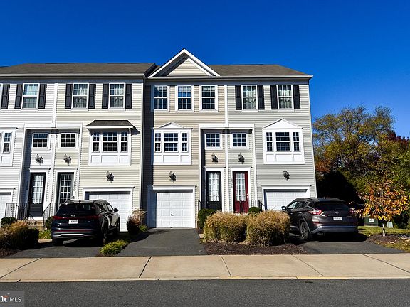 2nd image of 8202 Heritage Crossing Ct
