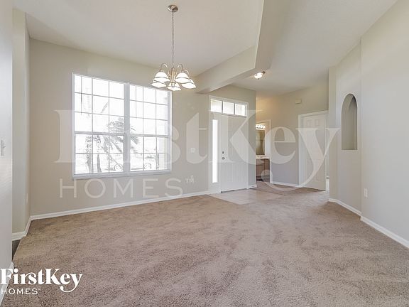 4th image of 608 Heraldo Ct