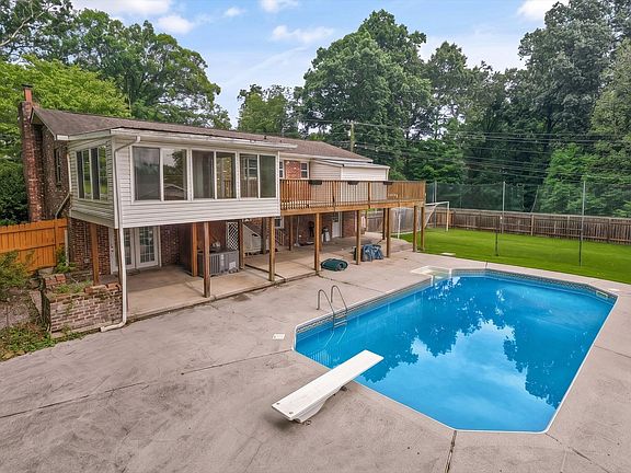 3rd image of 4621 Royalview Rd