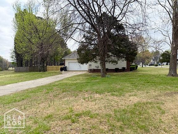 4th image of 1308 Golf Course Dr