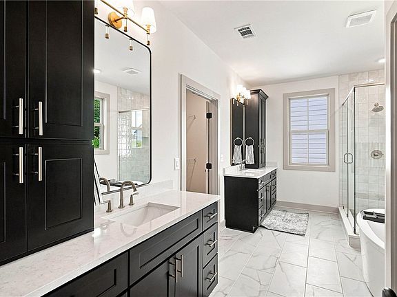 4th image of 1225 Sarah Ln