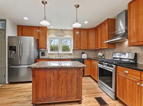 5th image of 8400 Hillcrest Dr