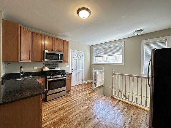 3rd image of 1642.5 W Greenleaf Ave #S2