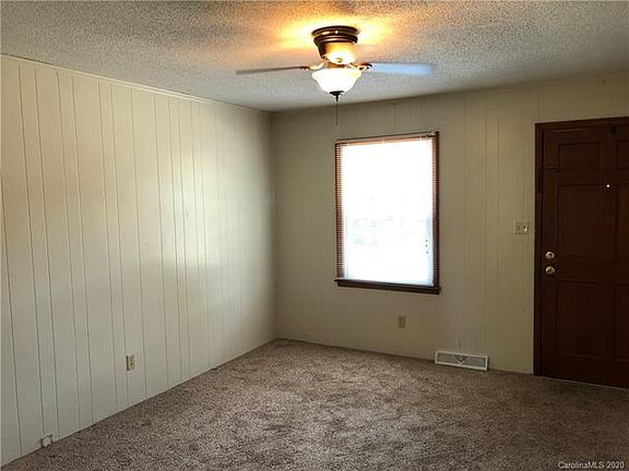 2nd image of 1411 Roundtree Ln #132
