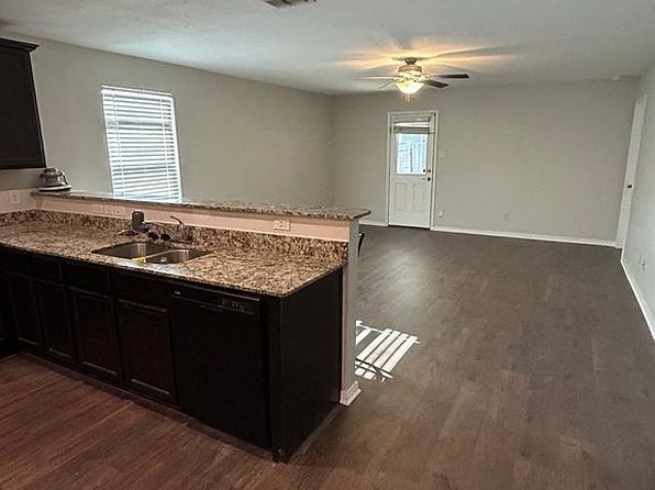 6527 Hemlock Dale