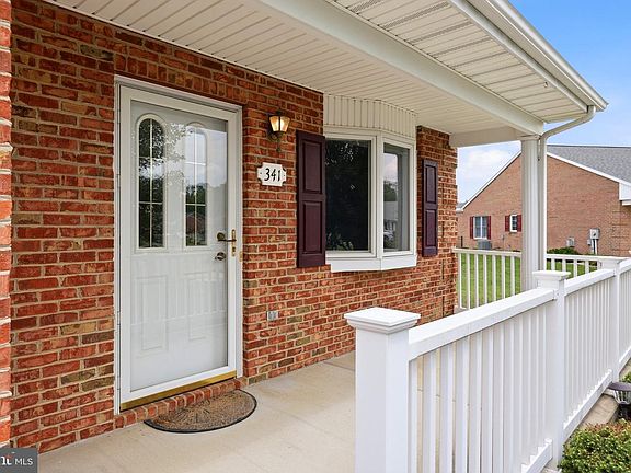 3rd image of 341 Winding Oak Dr
