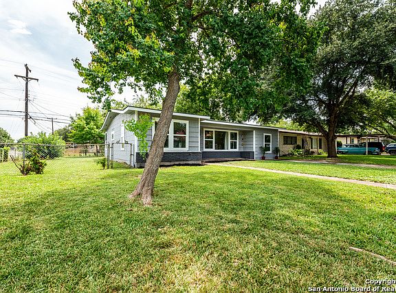 3rd image of 202 Beryl Dr