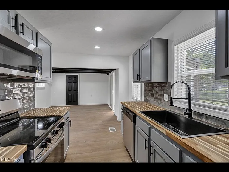 67 Pierce Ave — Photo 9