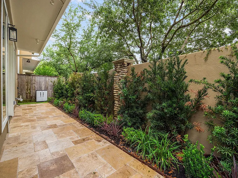 8213 Cabernet Ln — Photo 28