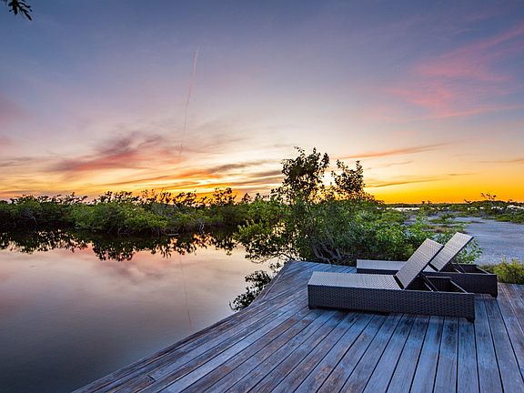 3rd image of 1422 Boca Chica Rd