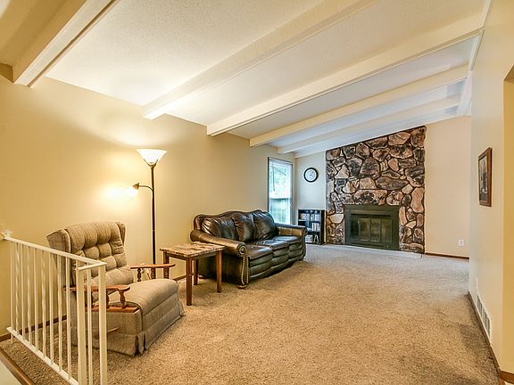 4th image of 7524 N Meadowwood Ct