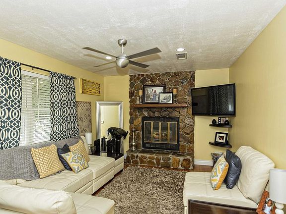 3rd image of 4522 Bluff Ave