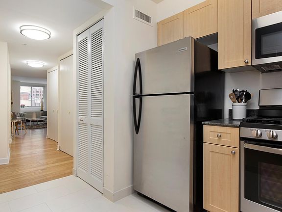 3rd image of 308 E 38th St APT 6F