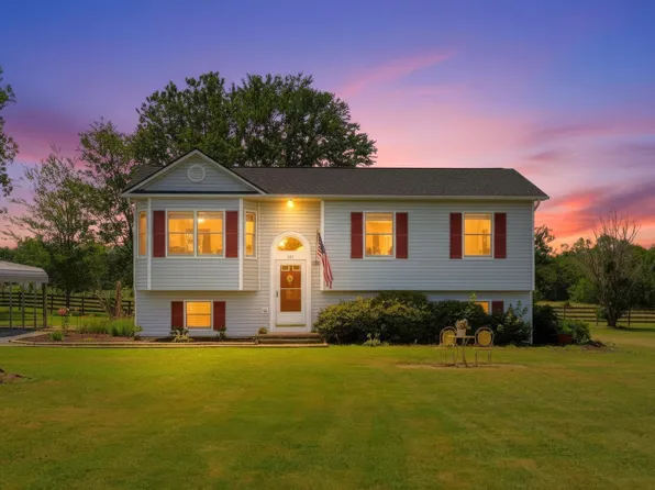 201 Stull Run Ln, Grottoes, VA 24441