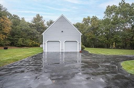 2nd image of 52 Sherwood Ln