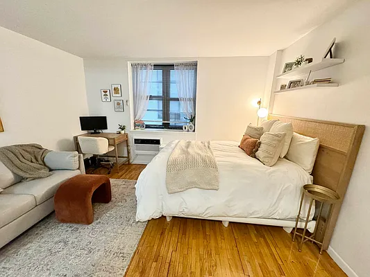 Rented by J PRESTON AND ASSOCIATES INC | media 8