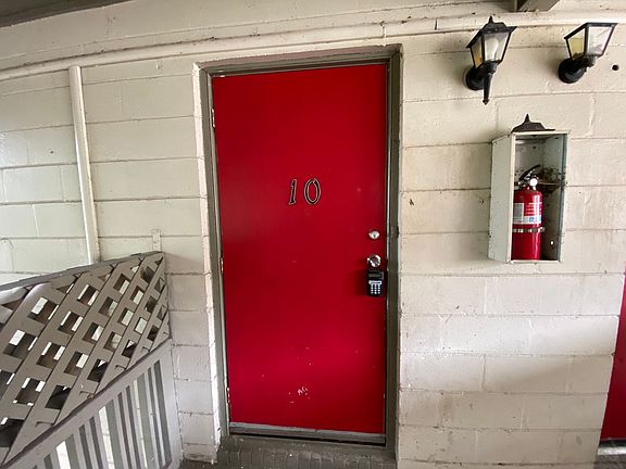 4th image of 4565 Lexington Ave #10