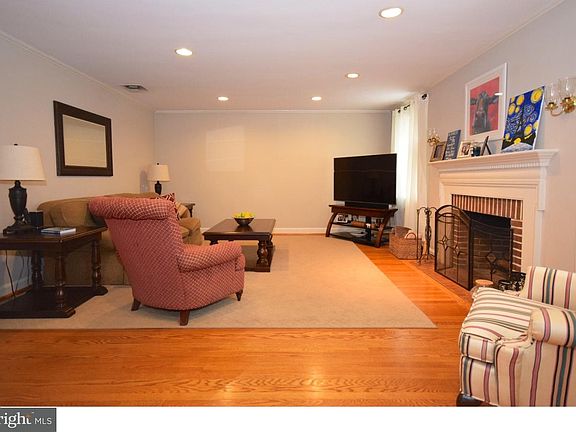 4th image of 1217 Lindale Ave
