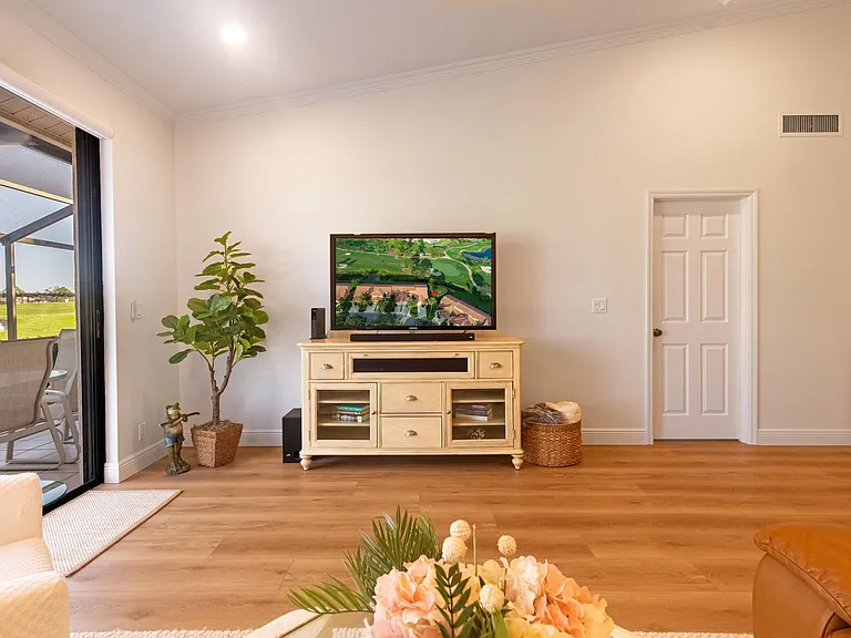 533 Prestwick Cir — Photo 7