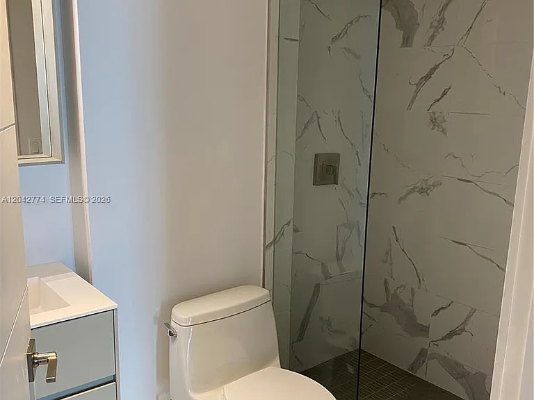 9521 E Bay Harbor Dr #605 — Photo 16
