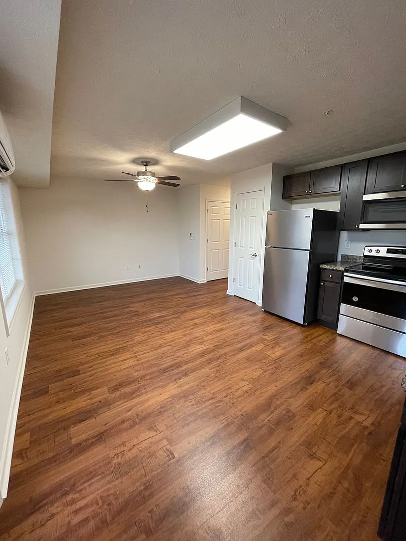 One Bedroom Garden Apartment — Photo 3