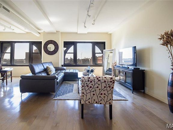 4th image of 915 Olive St APT 1408