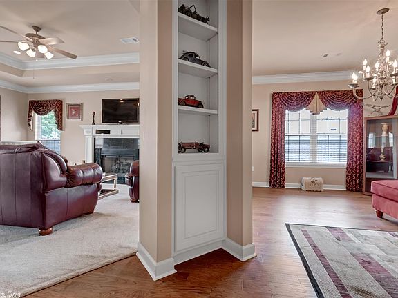 4th image of 1306 Evening Shade Dr