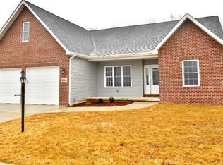 284 Apple Grove Ln, Valparaiso, IN 46385