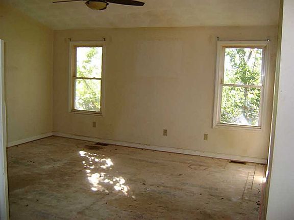 4th image of 35 Angelo Ave
