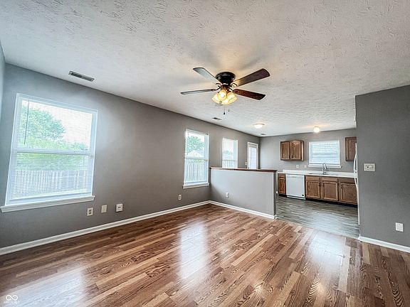 5th image of 6410 River Run Dr