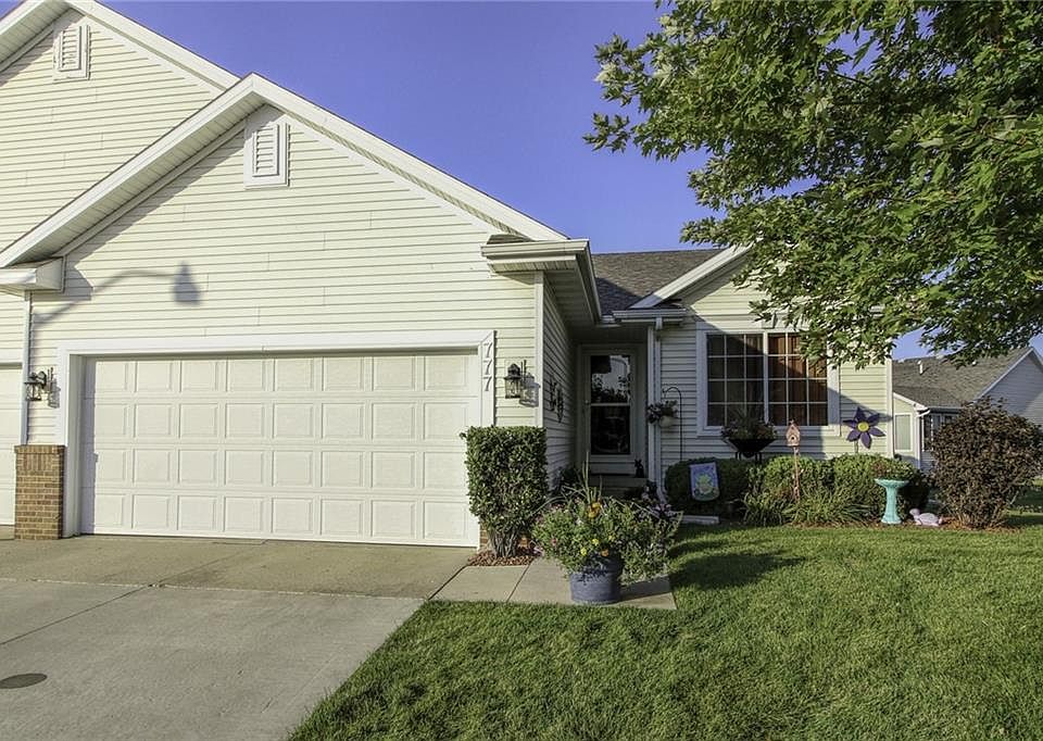 1st image of 777 SE Willow Brook Ct
