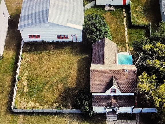 4th image of 105 Amherst Street