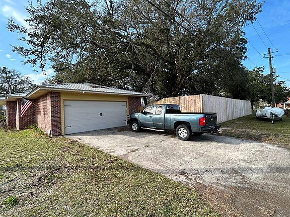 2nd image of 3043 Sherwood Dr