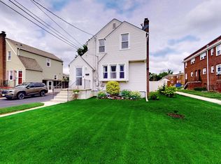 27 W Holly Ave, Oaklyn, NJ 08107