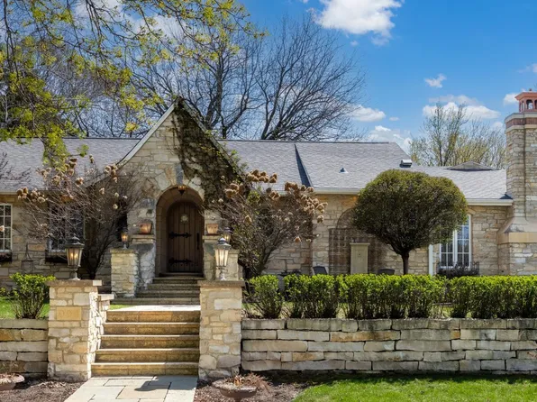 994 Wagon Wheel Trl, Mendota Heights, MN 55120