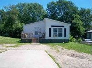 1914 Clearview St, Waterloo, IA 50707