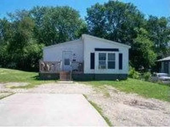 1914 Clearview St, Waterloo, IA 50707