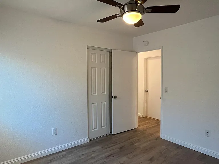 4433 Logan Ave — Photo 13