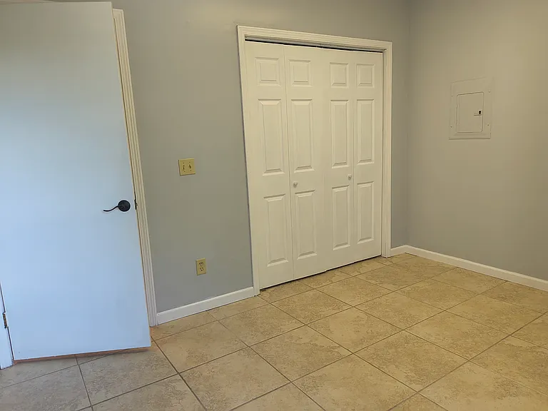 409 E Commercial Ave #R — Photo 8