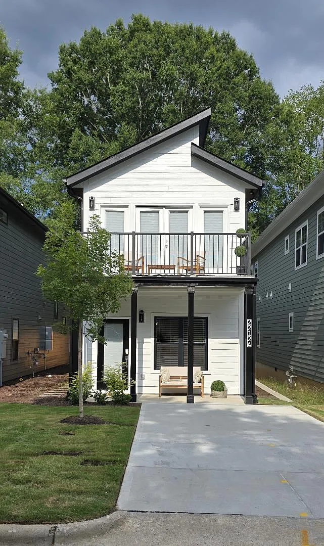 2212 Edwin Ave - Unit A3-Furnished — Photo 1
