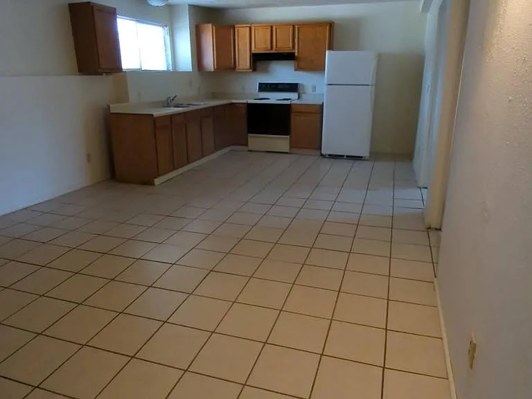 536 Monroe St — Photo 2