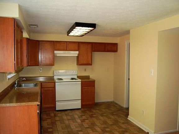 2nd image of 312 Wood Hollow Ct