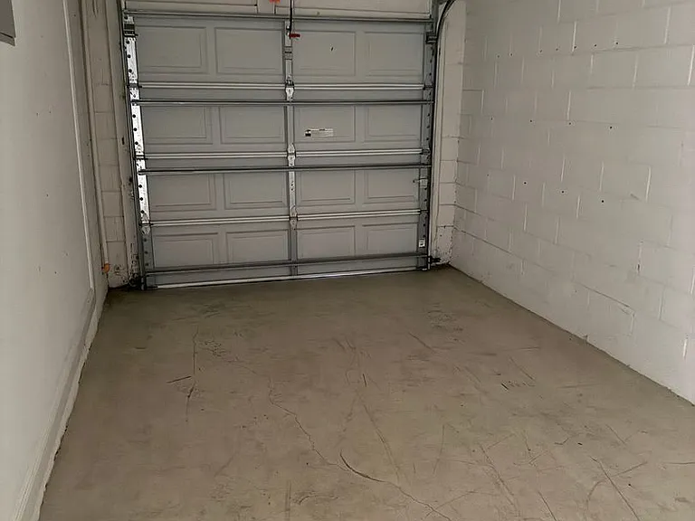 860 Assembly Ct — Photo 20