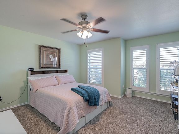 3rd image of 14110 Avenue W