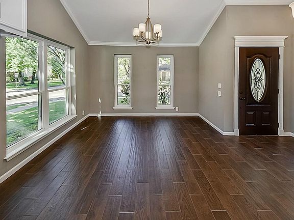 5th image of 2227 Holly Knoll St