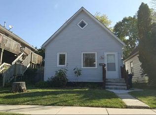 621 N Ash St, Waukegan, IL 60085