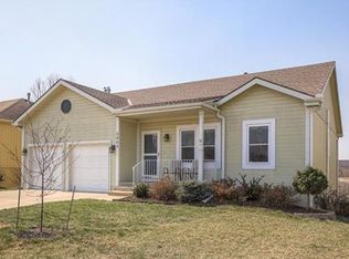2004 NW 62nd St, Kansas City, MO 64151
