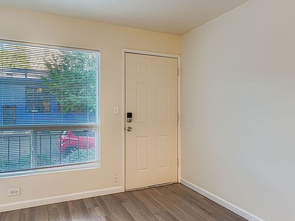 4th image of 130 NE 17th Ave APT 8
