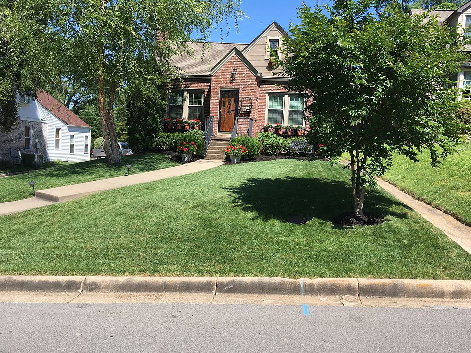 1st image of 166 E Glenwood Dr